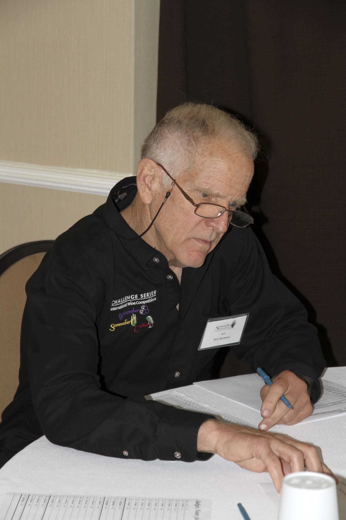 Monitor Rick Bostrom records the judges' votes.